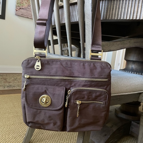 Baggalini travel crossbody - Picture 1 of 5